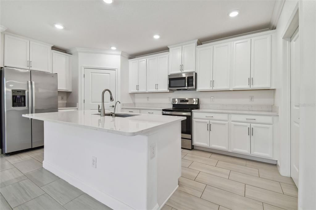 Activo con contrato: $250,000 (2 camas, 2 baños, 1615 Pies cuadrados)