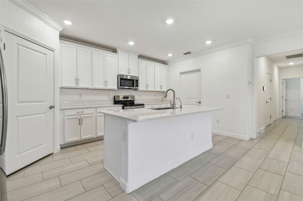 Activo con contrato: $250,000 (2 camas, 2 baños, 1615 Pies cuadrados)