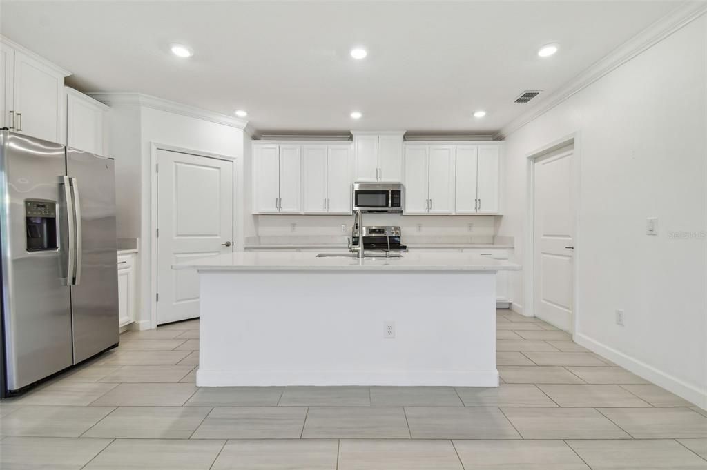 Activo con contrato: $250,000 (2 camas, 2 baños, 1615 Pies cuadrados)