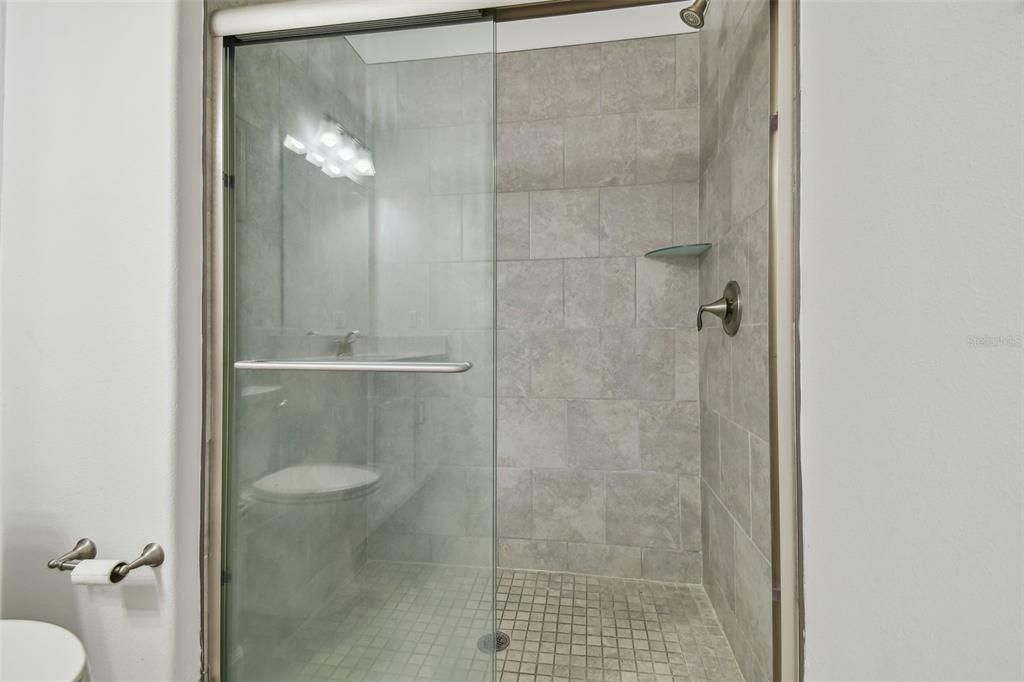 Activo con contrato: $250,000 (2 camas, 2 baños, 1615 Pies cuadrados)