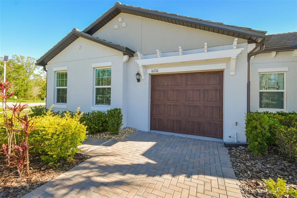 Activo con contrato: $250,000 (2 camas, 2 baños, 1615 Pies cuadrados)