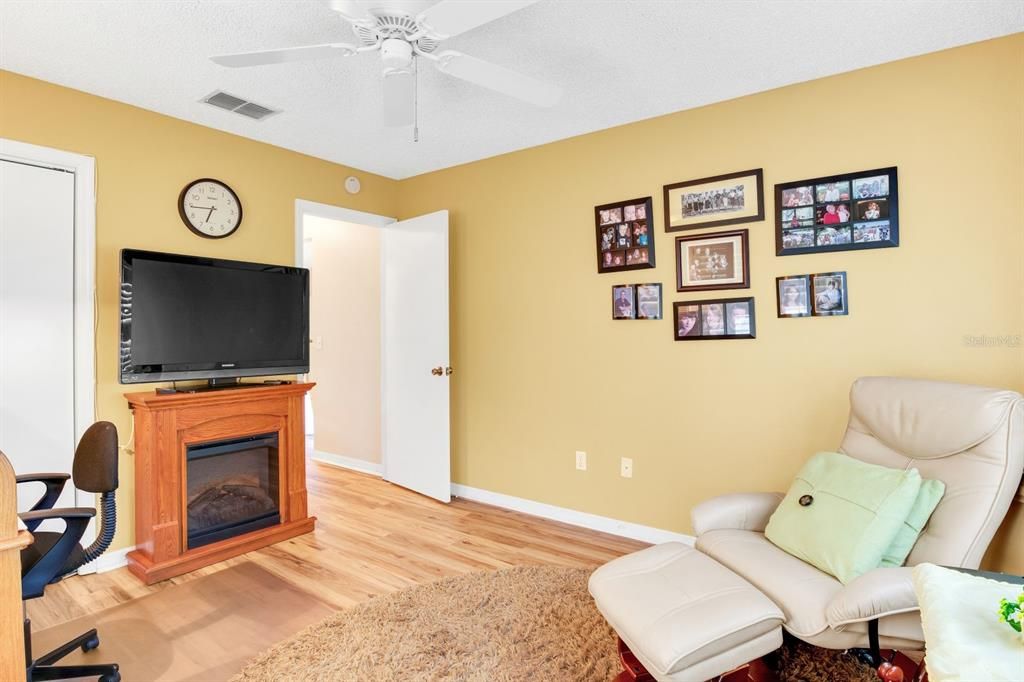 Active With Contract: $299,000 (3 beds, 2 baths, 1392 Square Feet)