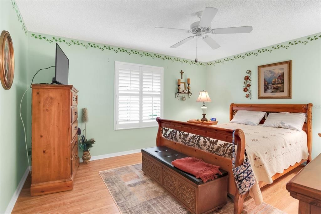 Active With Contract: $299,000 (3 beds, 2 baths, 1392 Square Feet)