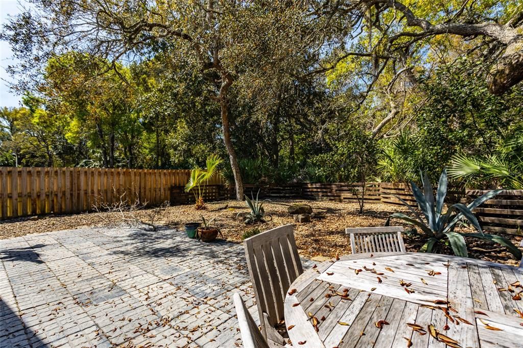 For Sale: $459,000 (2 beds, 2 baths, 1006 Square Feet)