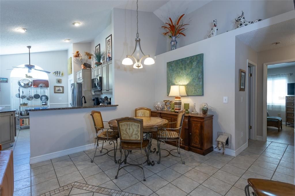 For Sale: $459,000 (2 beds, 2 baths, 1006 Square Feet)