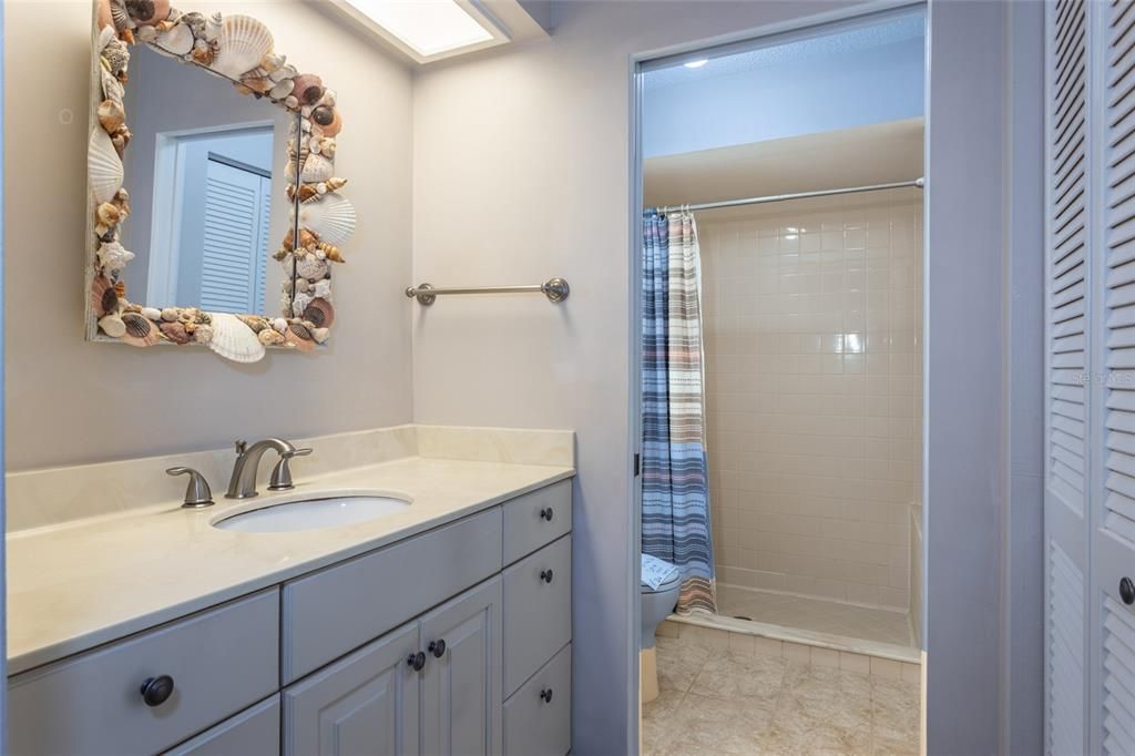 For Sale: $459,000 (2 beds, 2 baths, 1006 Square Feet)