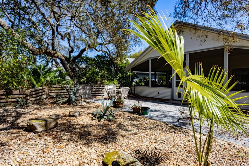 For Sale: $459,000 (2 beds, 2 baths, 1006 Square Feet)