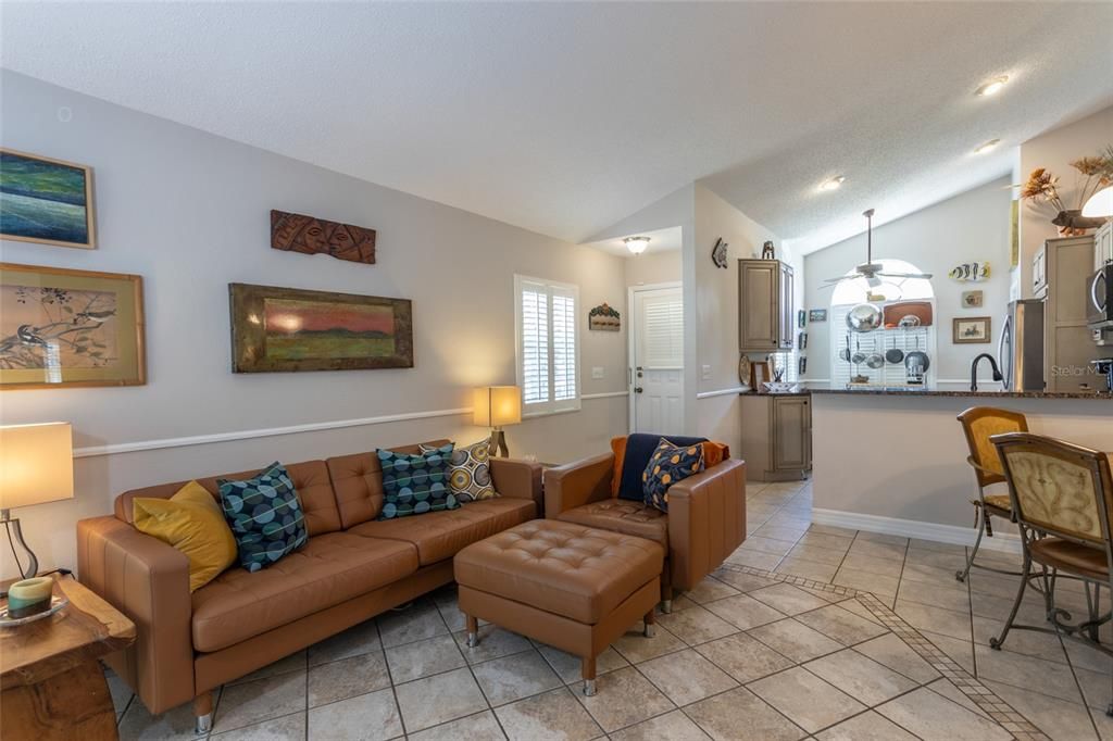 For Sale: $459,000 (2 beds, 2 baths, 1006 Square Feet)