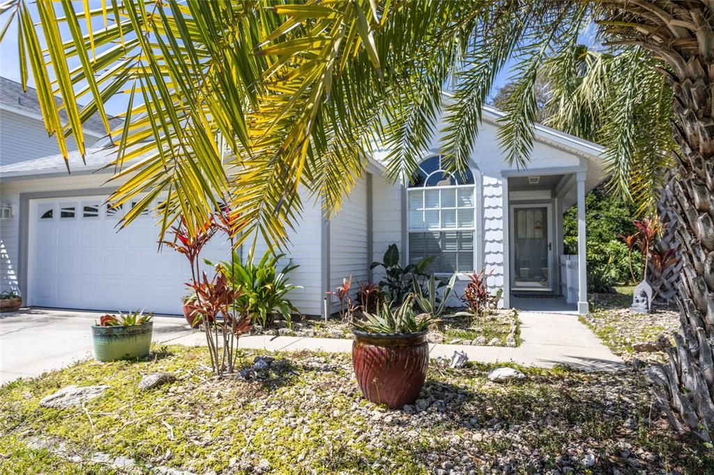 For Sale: $459,000 (2 beds, 2 baths, 1006 Square Feet)