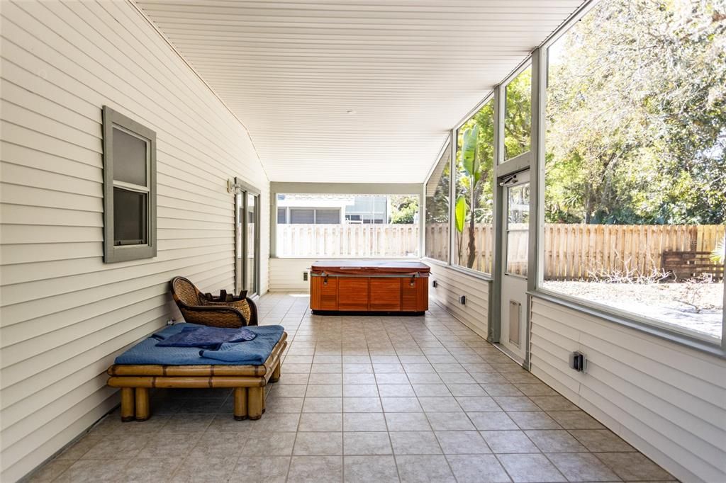 For Sale: $459,000 (2 beds, 2 baths, 1006 Square Feet)