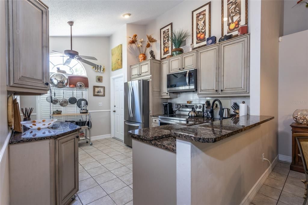 For Sale: $459,000 (2 beds, 2 baths, 1006 Square Feet)