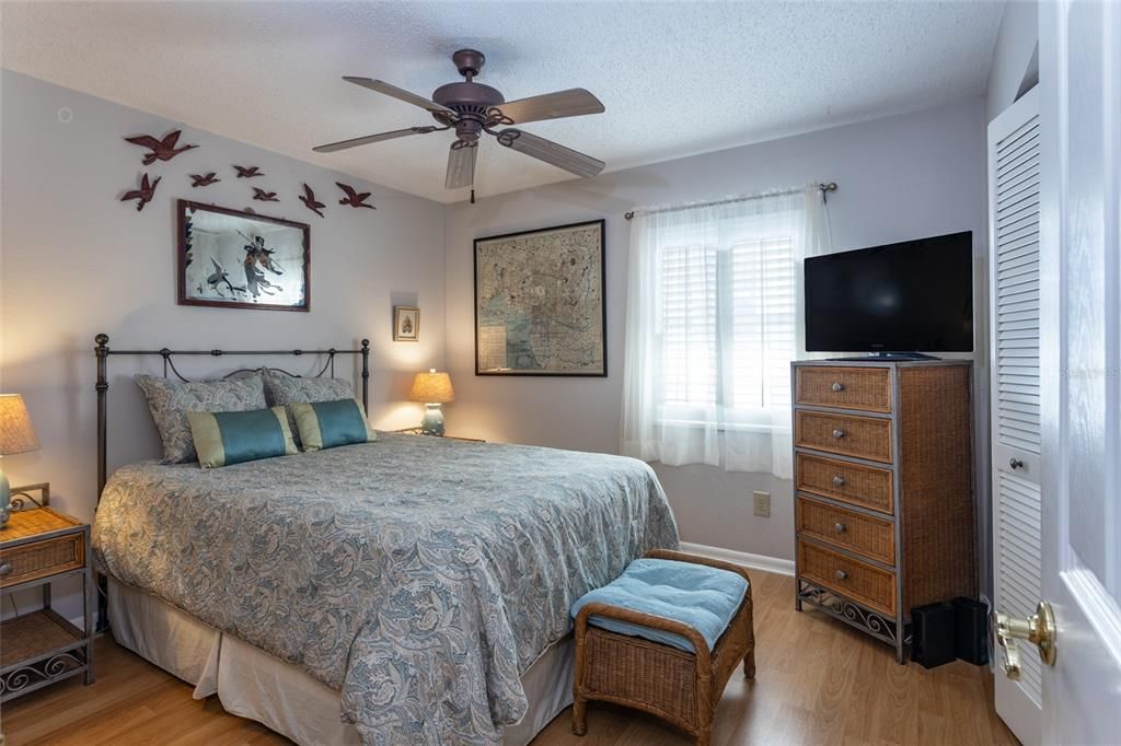 For Sale: $459,000 (2 beds, 2 baths, 1006 Square Feet)