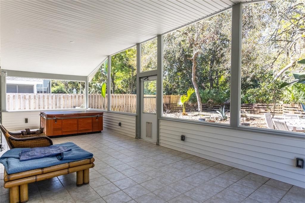 For Sale: $459,000 (2 beds, 2 baths, 1006 Square Feet)