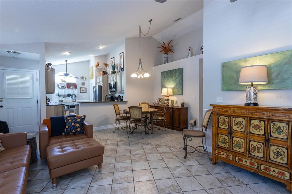 For Sale: $459,000 (2 beds, 2 baths, 1006 Square Feet)