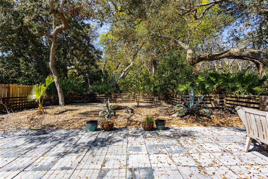 For Sale: $459,000 (2 beds, 2 baths, 1006 Square Feet)