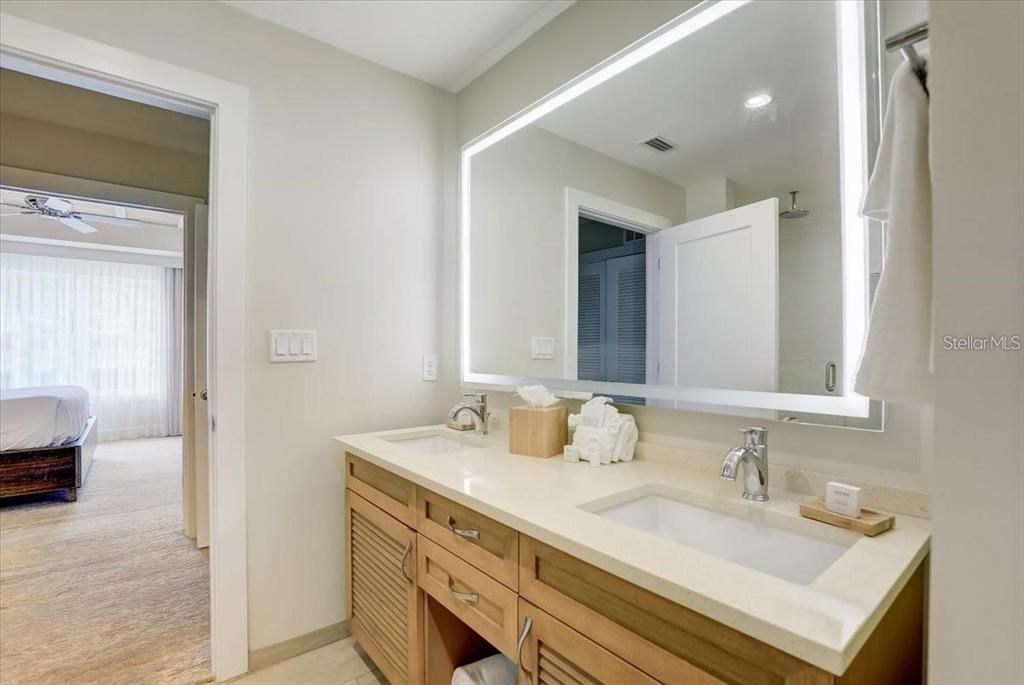 For Sale: $450,000 (2 beds, 2 baths, 1023 Square Feet)