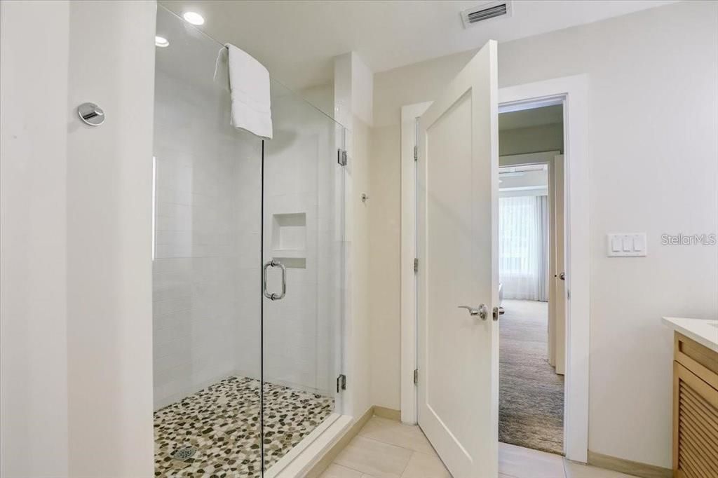 For Sale: $450,000 (2 beds, 2 baths, 1023 Square Feet)