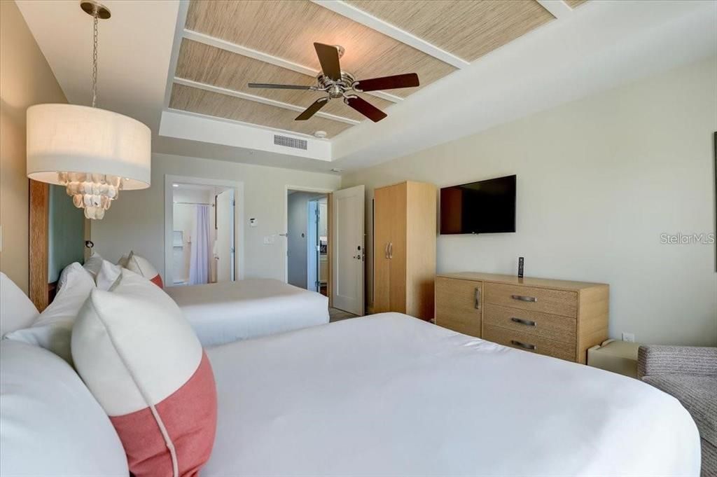 For Sale: $450,000 (2 beds, 2 baths, 1023 Square Feet)