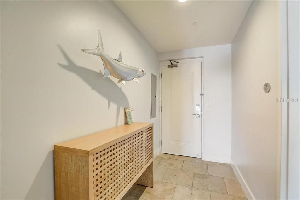 For Sale: $450,000 (2 beds, 2 baths, 1023 Square Feet)