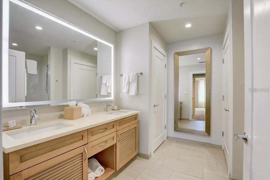 For Sale: $450,000 (2 beds, 2 baths, 1023 Square Feet)