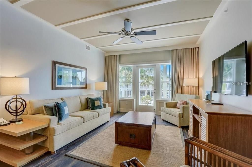 For Sale: $450,000 (2 beds, 2 baths, 1023 Square Feet)