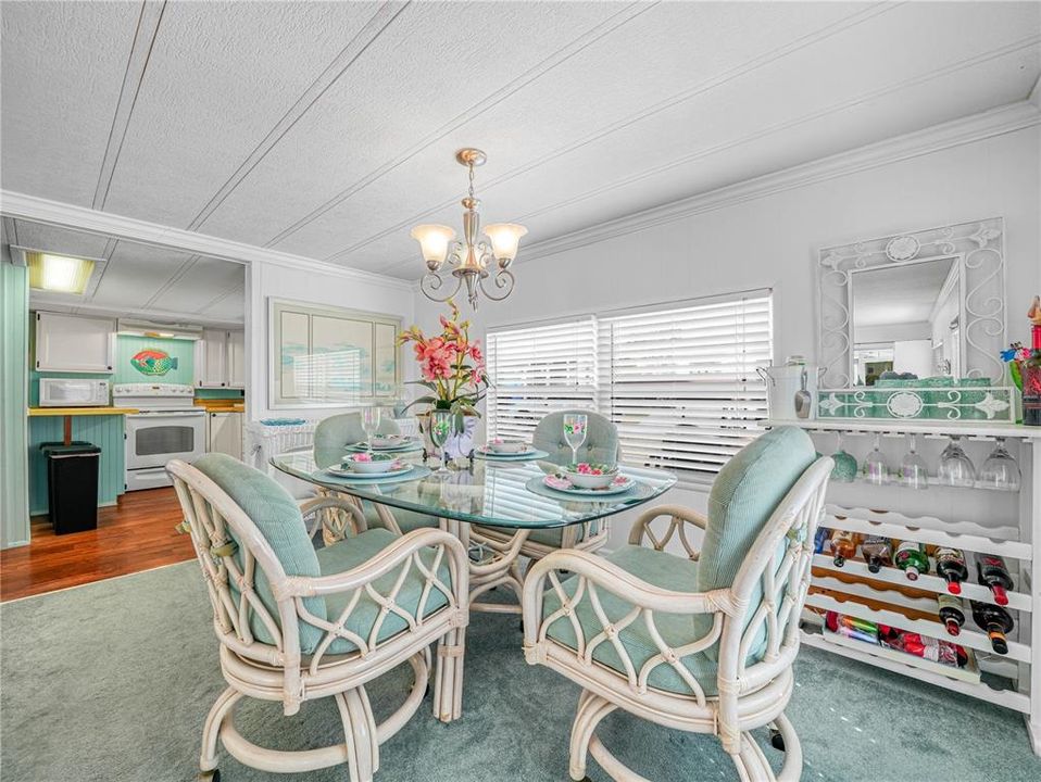 На продажу: $119,000 (2 спален, 1 ванн, 712 Квадратных фут)