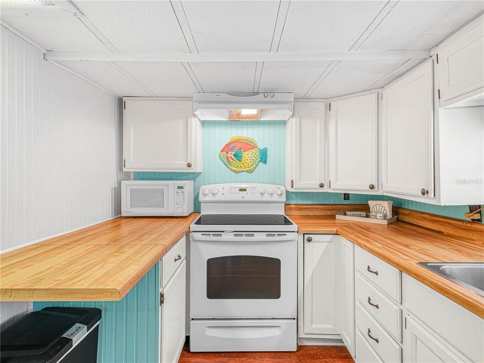 На продажу: $119,000 (2 спален, 1 ванн, 712 Квадратных фут)