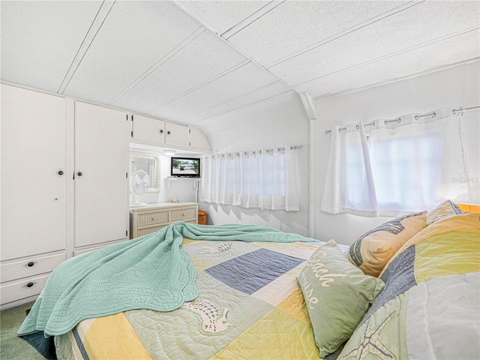 На продажу: $119,000 (2 спален, 1 ванн, 712 Квадратных фут)