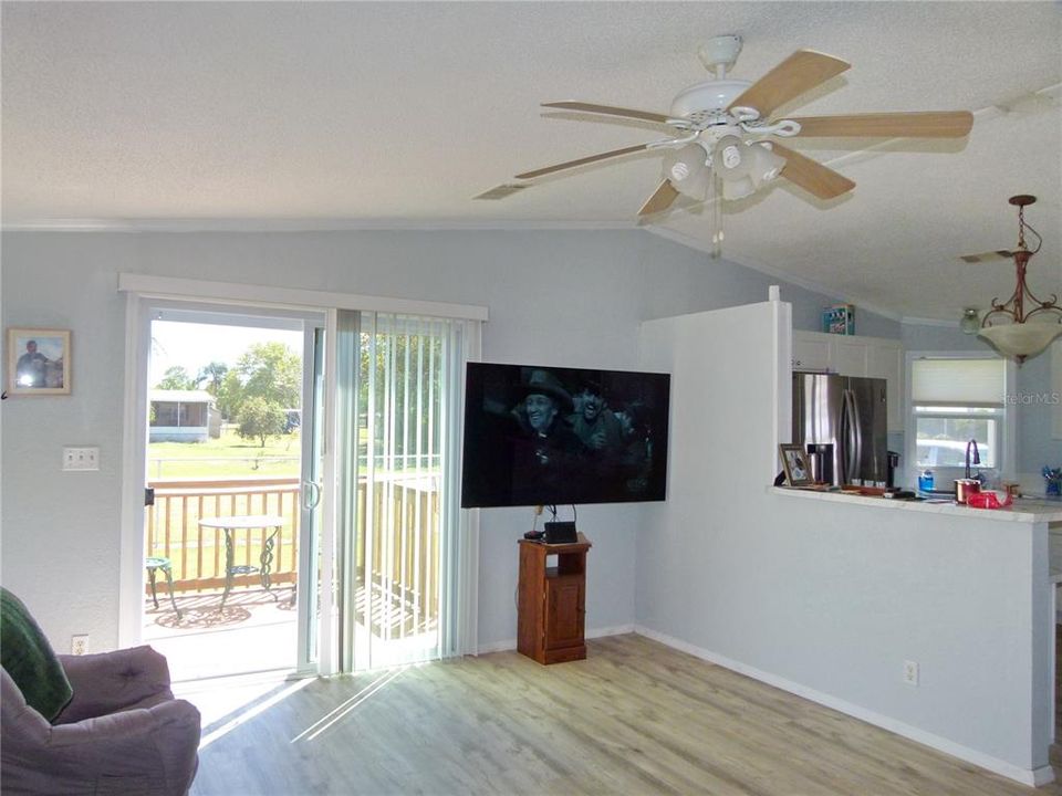 待售: $349,000 (2 贝兹, 2 浴室, 988 平方英尺)