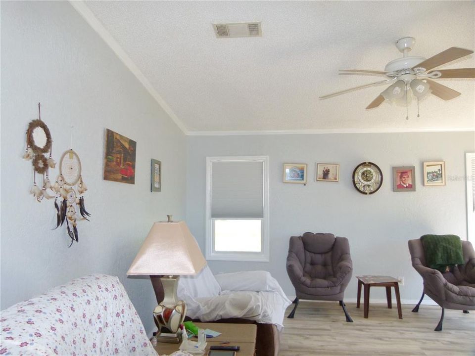 待售: $349,000 (2 贝兹, 2 浴室, 988 平方英尺)