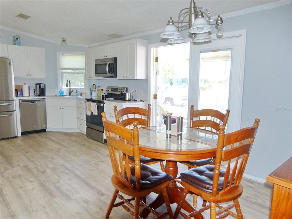 待售: $349,000 (2 贝兹, 2 浴室, 988 平方英尺)