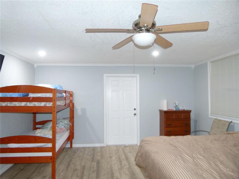 待售: $349,000 (2 贝兹, 2 浴室, 988 平方英尺)