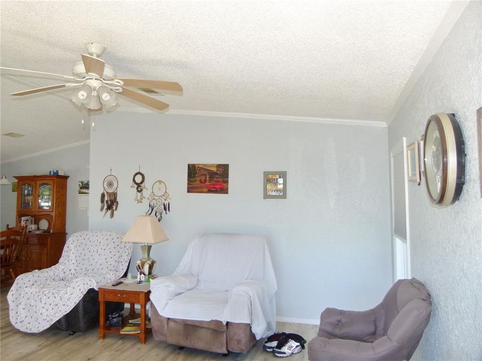 待售: $349,000 (2 贝兹, 2 浴室, 988 平方英尺)