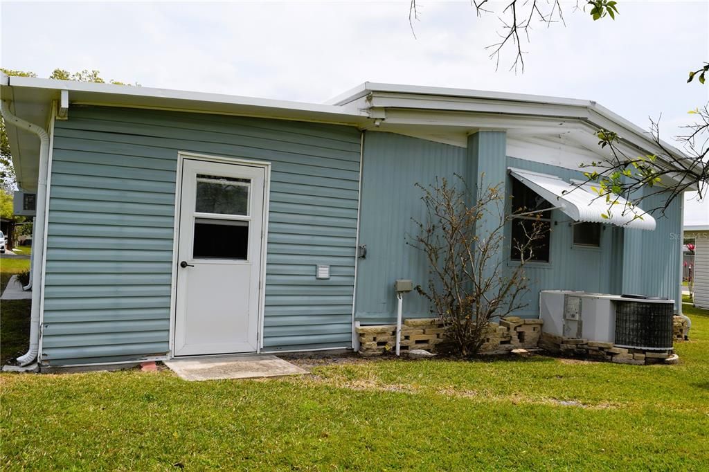 待售: $124,900 (2 贝兹, 2 浴室, 1056 平方英尺)