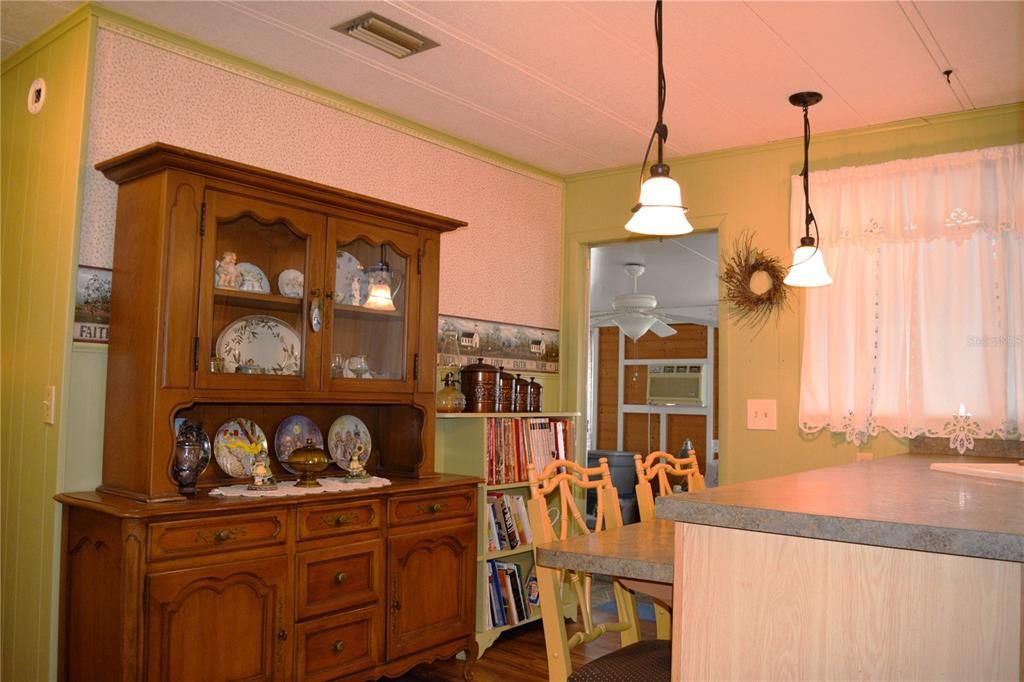 待售: $124,900 (2 贝兹, 2 浴室, 1056 平方英尺)