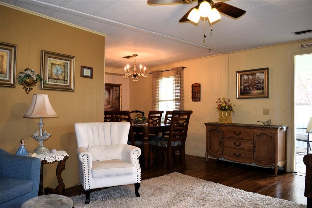 待售: $124,900 (2 贝兹, 2 浴室, 1056 平方英尺)