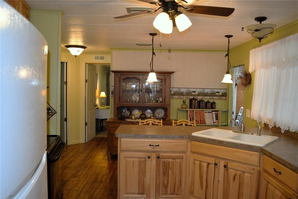 待售: $124,900 (2 贝兹, 2 浴室, 1056 平方英尺)