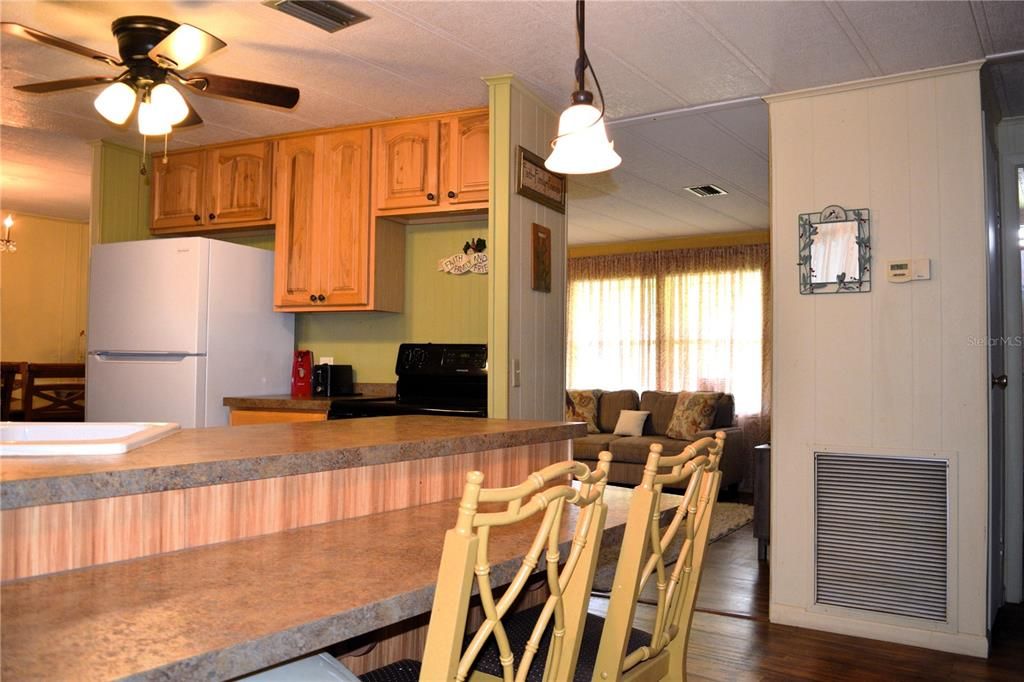 待售: $124,900 (2 贝兹, 2 浴室, 1056 平方英尺)