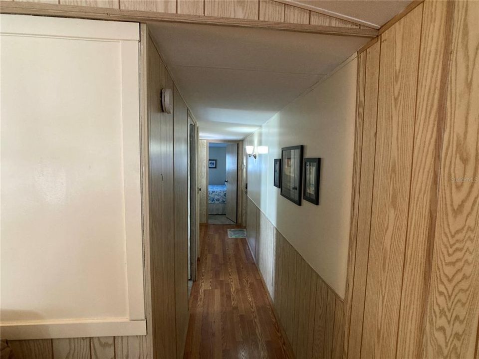 For Sale: $110,000 (2 beds, 1 baths, 984 Square Feet)