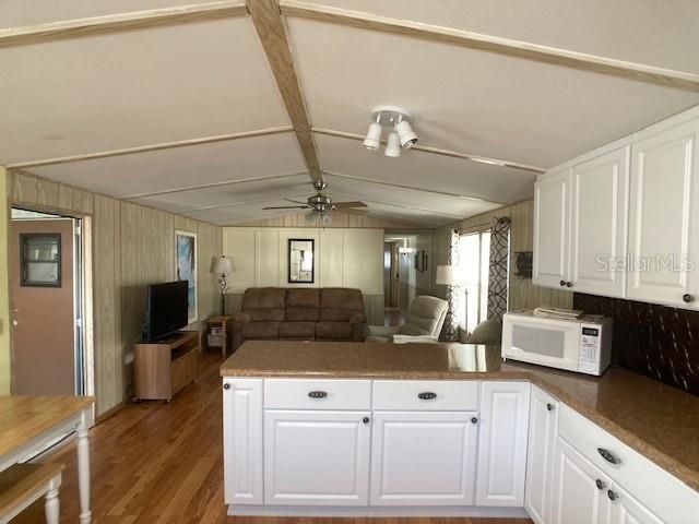 For Sale: $110,000 (2 beds, 1 baths, 984 Square Feet)