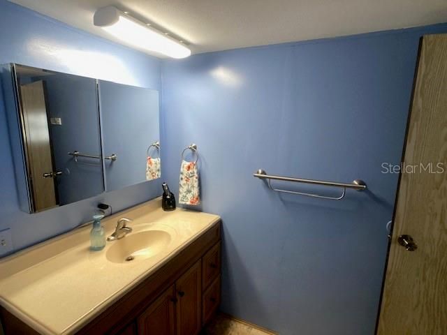 For Sale: $110,000 (2 beds, 1 baths, 984 Square Feet)