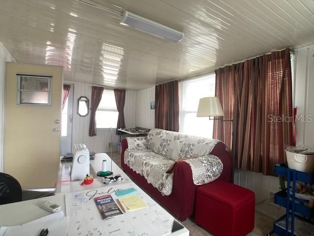 For Sale: $110,000 (2 beds, 1 baths, 984 Square Feet)