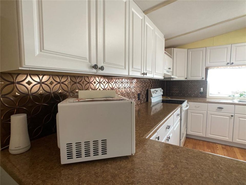 For Sale: $110,000 (2 beds, 1 baths, 984 Square Feet)