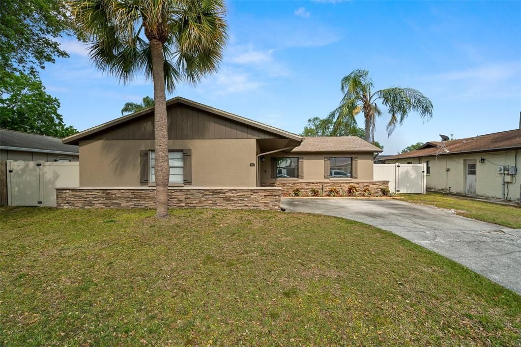 Welcome to 611 Limetree Dr, Oldsmar, FL 34677!