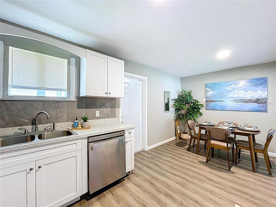 Active With Contract: $215,000 (3 beds, 1 baths, 1027 Square Feet)