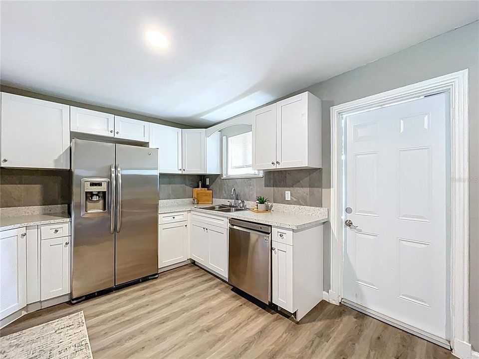 Active With Contract: $215,000 (3 beds, 1 baths, 1027 Square Feet)