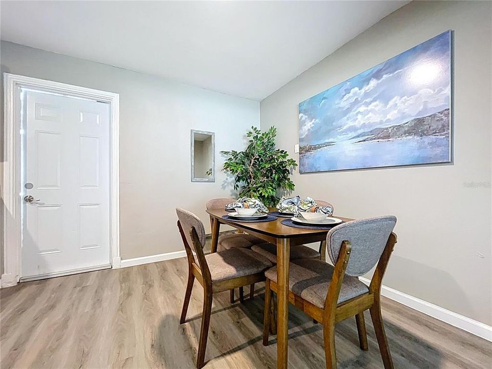 Active With Contract: $215,000 (3 beds, 1 baths, 1027 Square Feet)