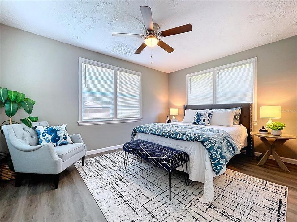 Active With Contract: $215,000 (3 beds, 1 baths, 1027 Square Feet)