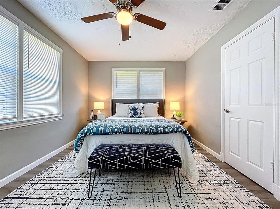 Active With Contract: $215,000 (3 beds, 1 baths, 1027 Square Feet)