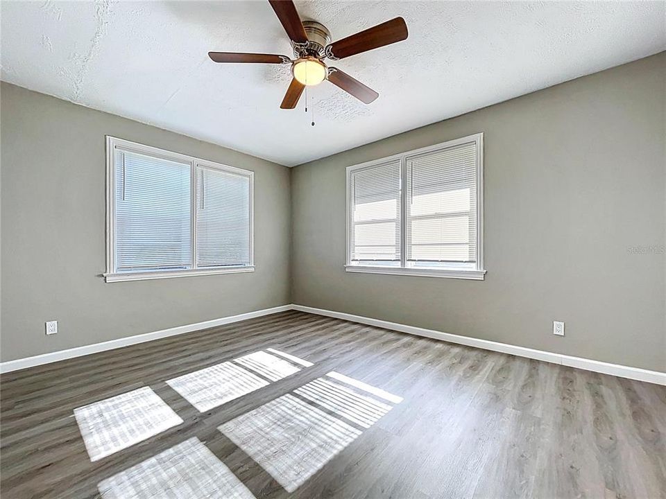 Active With Contract: $215,000 (3 beds, 1 baths, 1027 Square Feet)